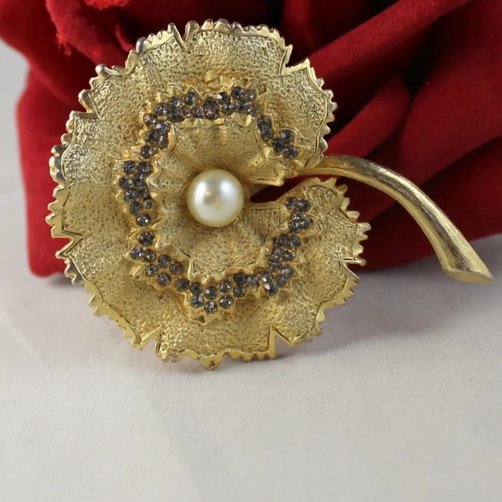 Benedikt NY Vintage Pin